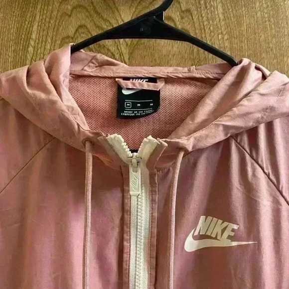 Nike Sportswear Windrunner Jacket Guava Ice Pink Two Tone Hooded Size Medium - Picture 3 of 14